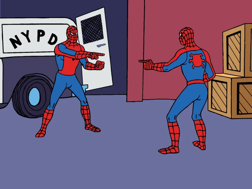 Dos personajes idénticos disfrazados de Spider-Man se señalan el uno al otro frente a una furgoneta de la policía y unas cajas. Esta es una recreación del famoso meme de la serie animada de los años 60.